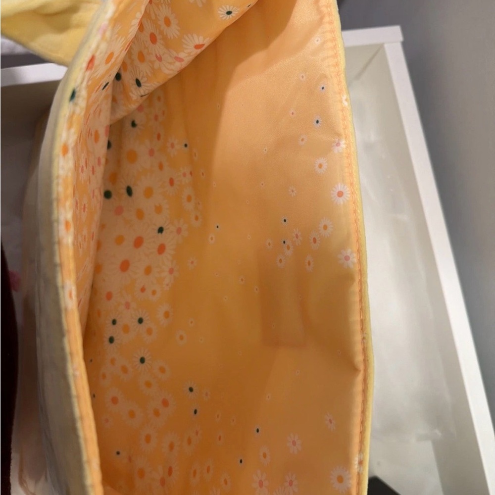 Marc Jacobs Soft Yellow Quilted Tote - Picture 7 of 10